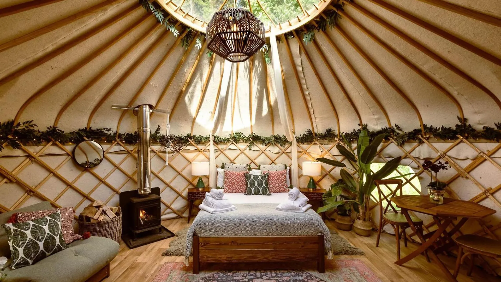 Tente de luxe Yurtshire Eavestone Lake - Willow Ripon